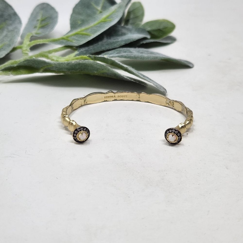 KENDRA SCOTT Ryker Bracelet in Gold Tone White Kyocera Opal Mystic Bazaar - Picture 5 of 11